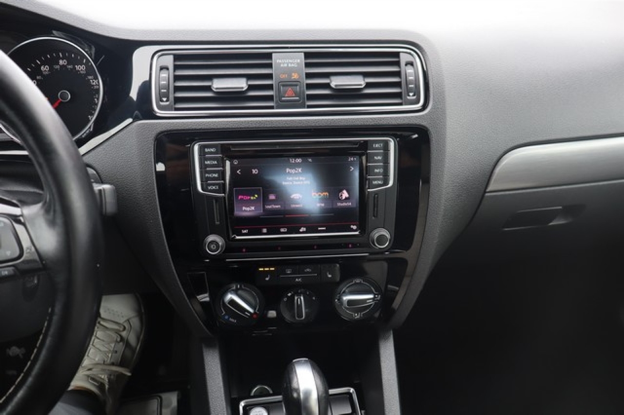 Volkswagen Jetta  2016