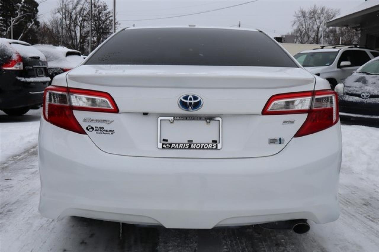 Toyota Camry Hybrid  2014