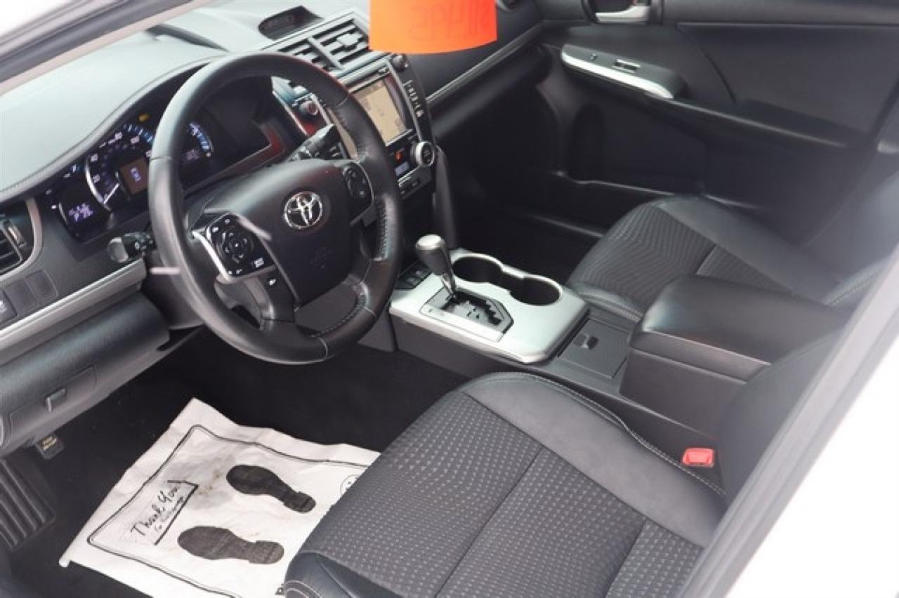 Toyota Camry Hybrid  2014