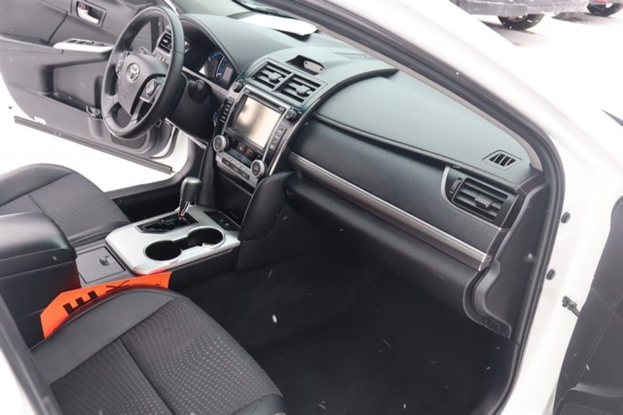 Toyota Camry Hybrid  2014