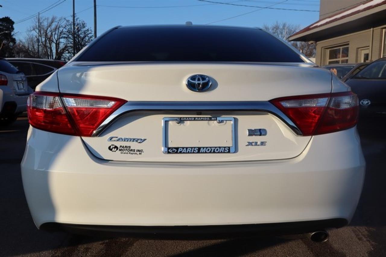 Toyota Camry Hybrid  2015