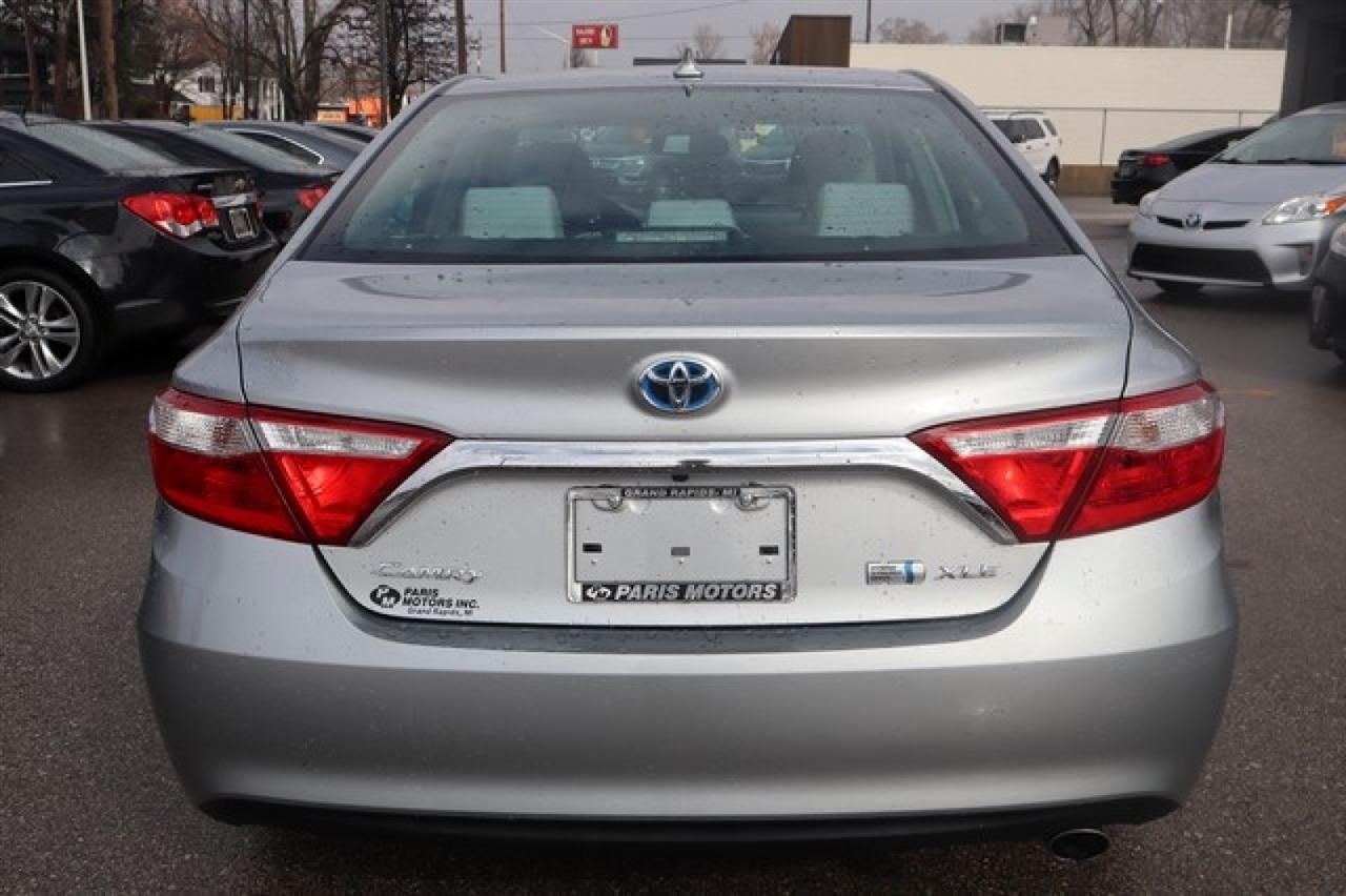 Toyota Camry Hybrid  2017