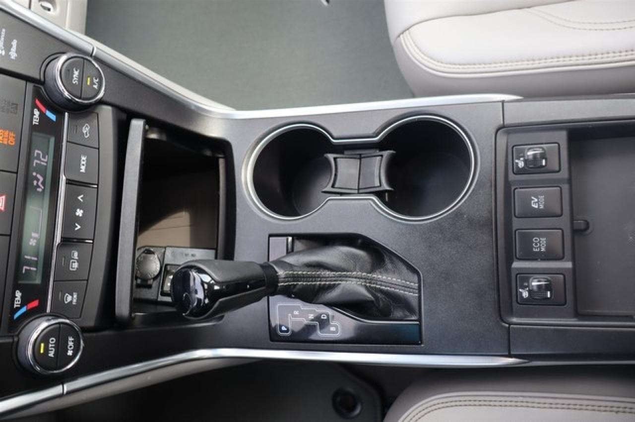 Toyota Camry Hybrid  2017