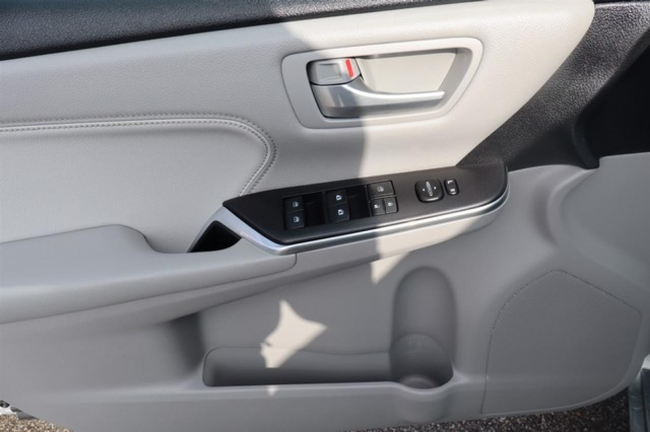 Toyota Camry Hybrid  2017