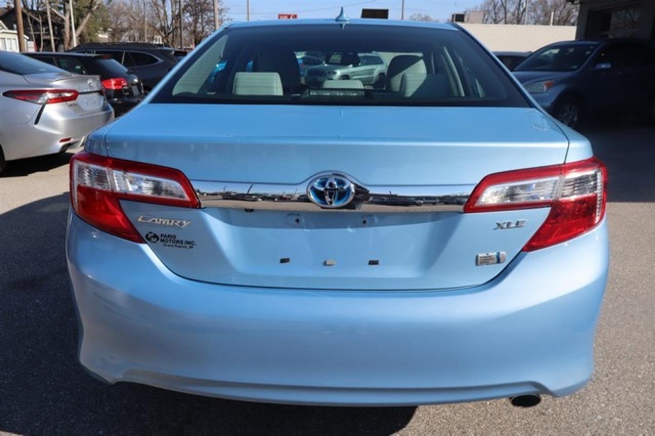 Toyota Camry Hybrid  2014