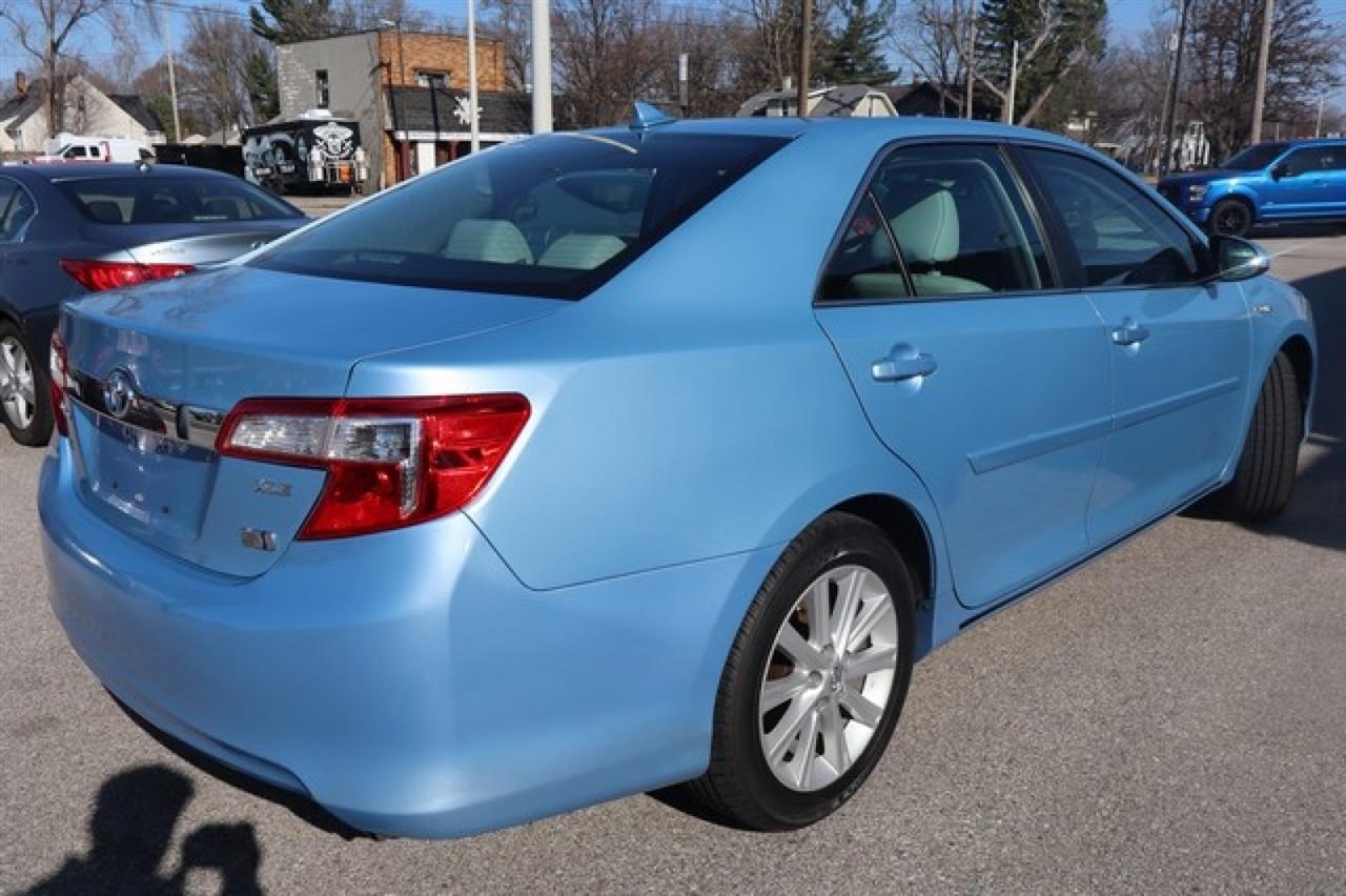 Toyota Camry Hybrid  2014