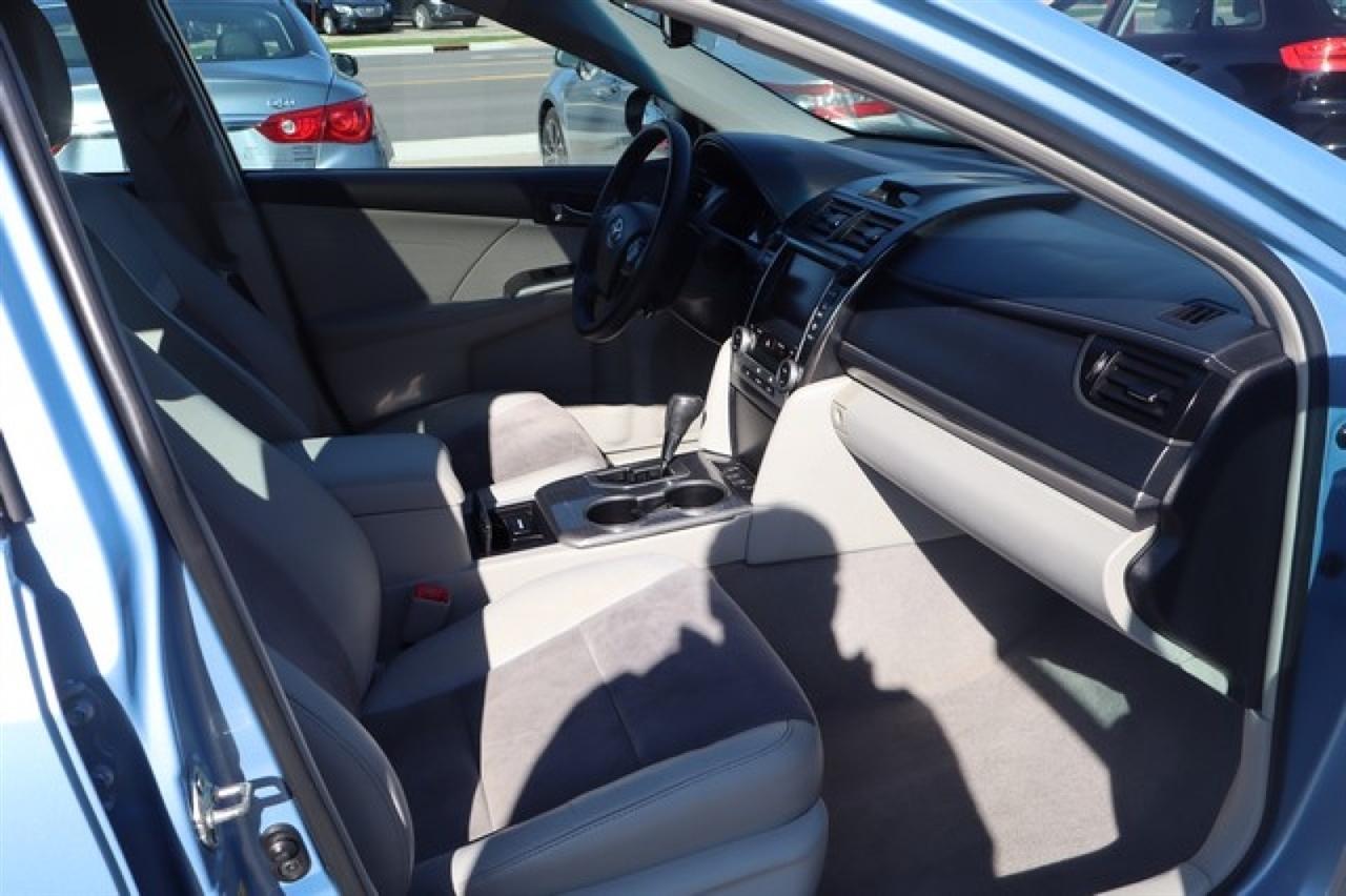 Toyota Camry Hybrid  2014