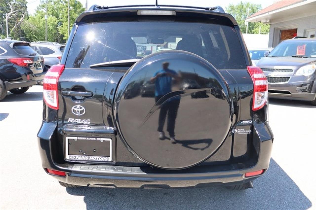 Toyota RAV4  2012