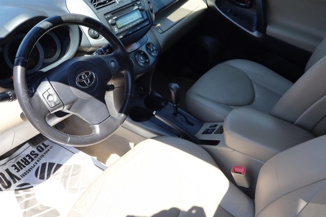 Toyota RAV4  2012