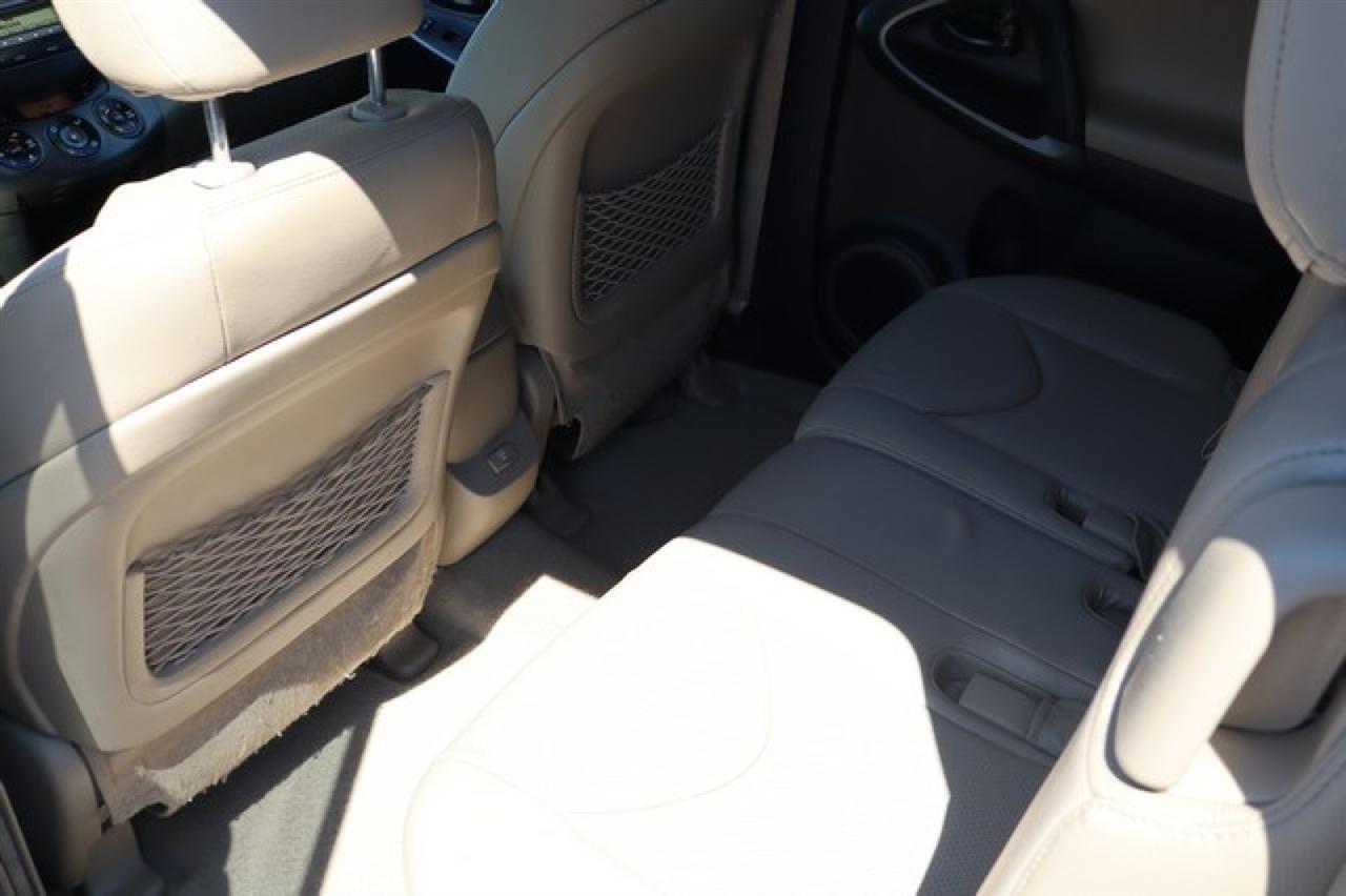 Toyota RAV4  2012