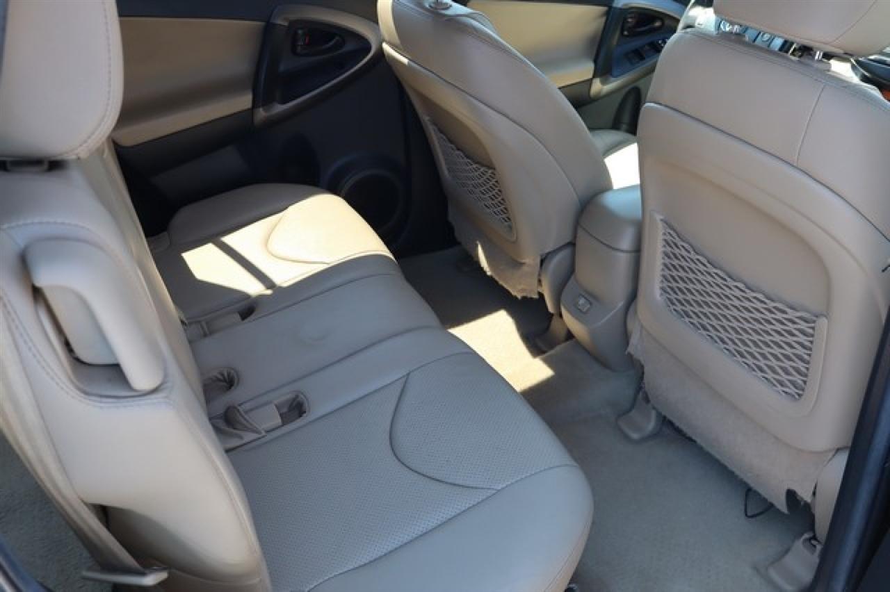 Toyota RAV4  2012