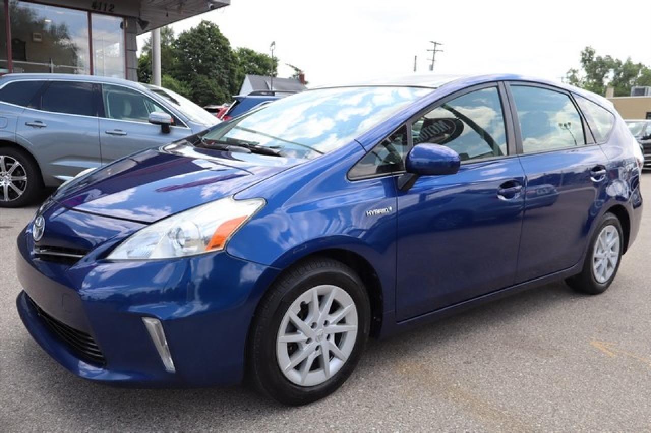 Toyota Prius V  2014