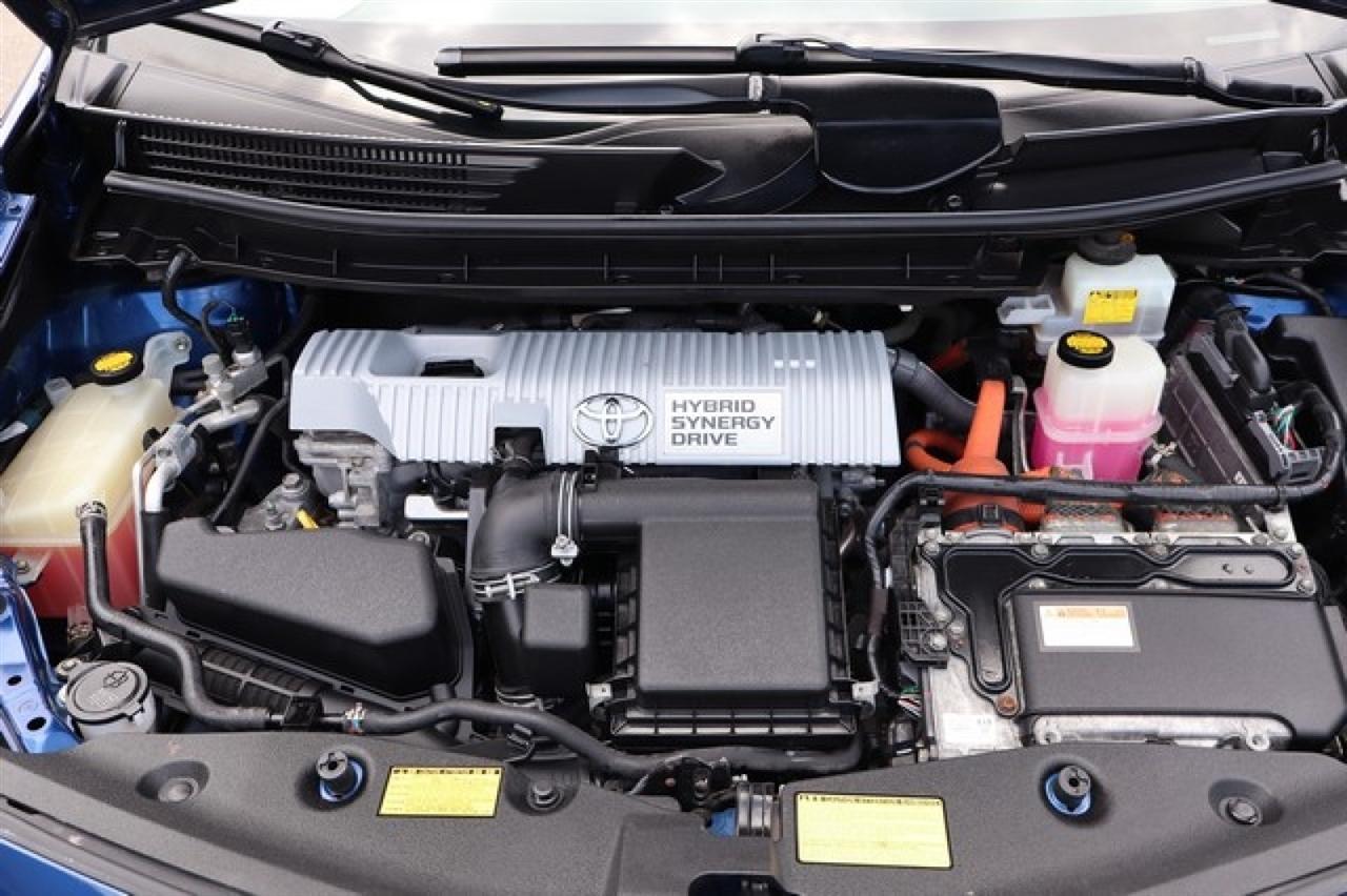 Toyota Prius V  2014