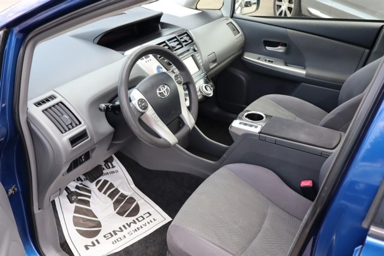 Toyota Prius V  2014