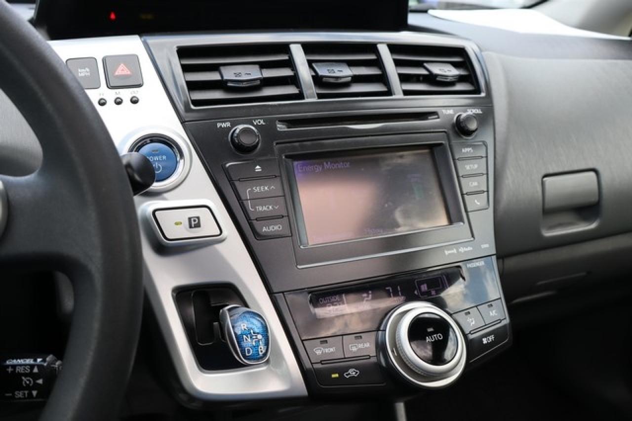 Toyota Prius V  2014
