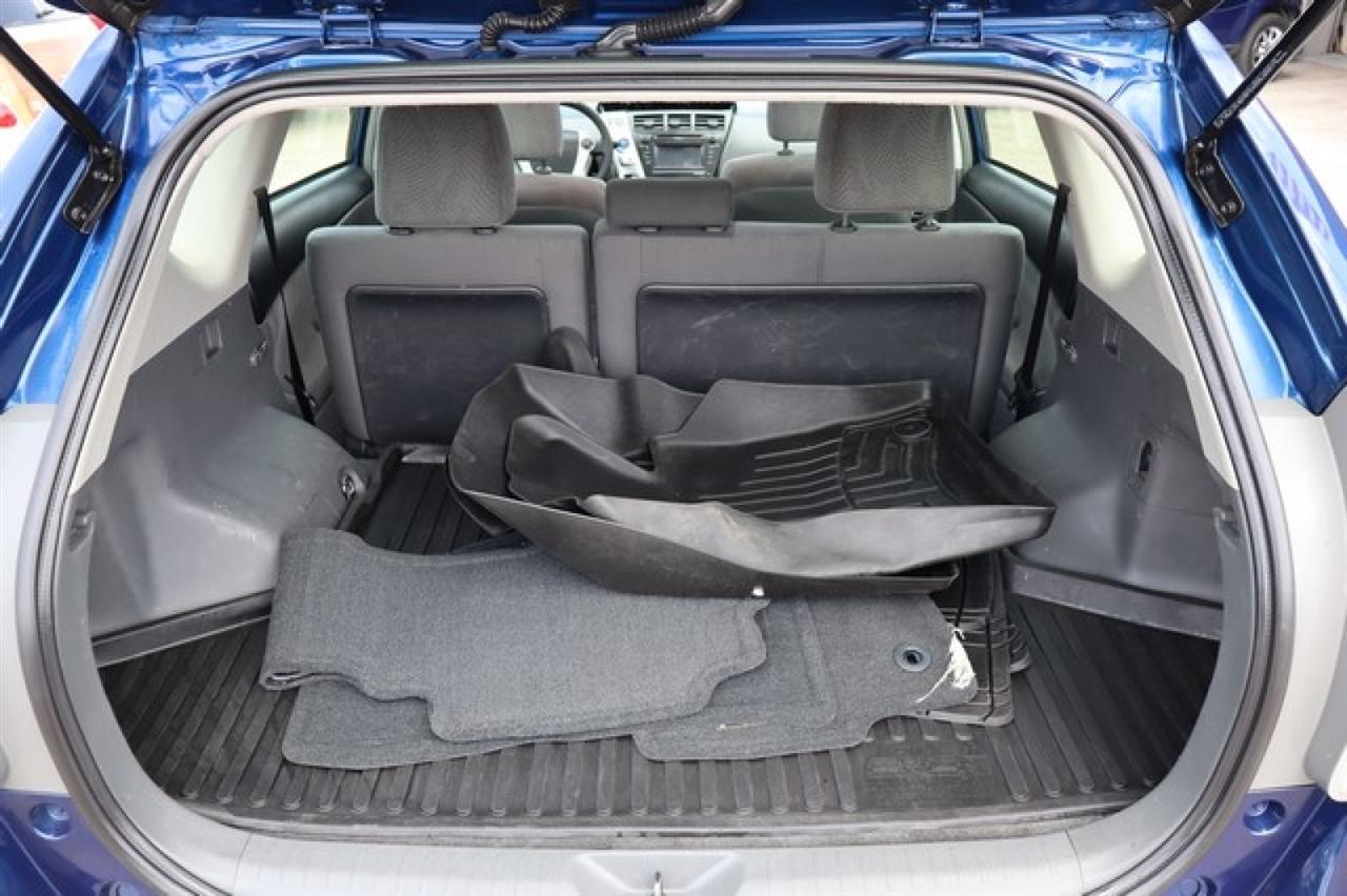 Toyota Prius V  2014