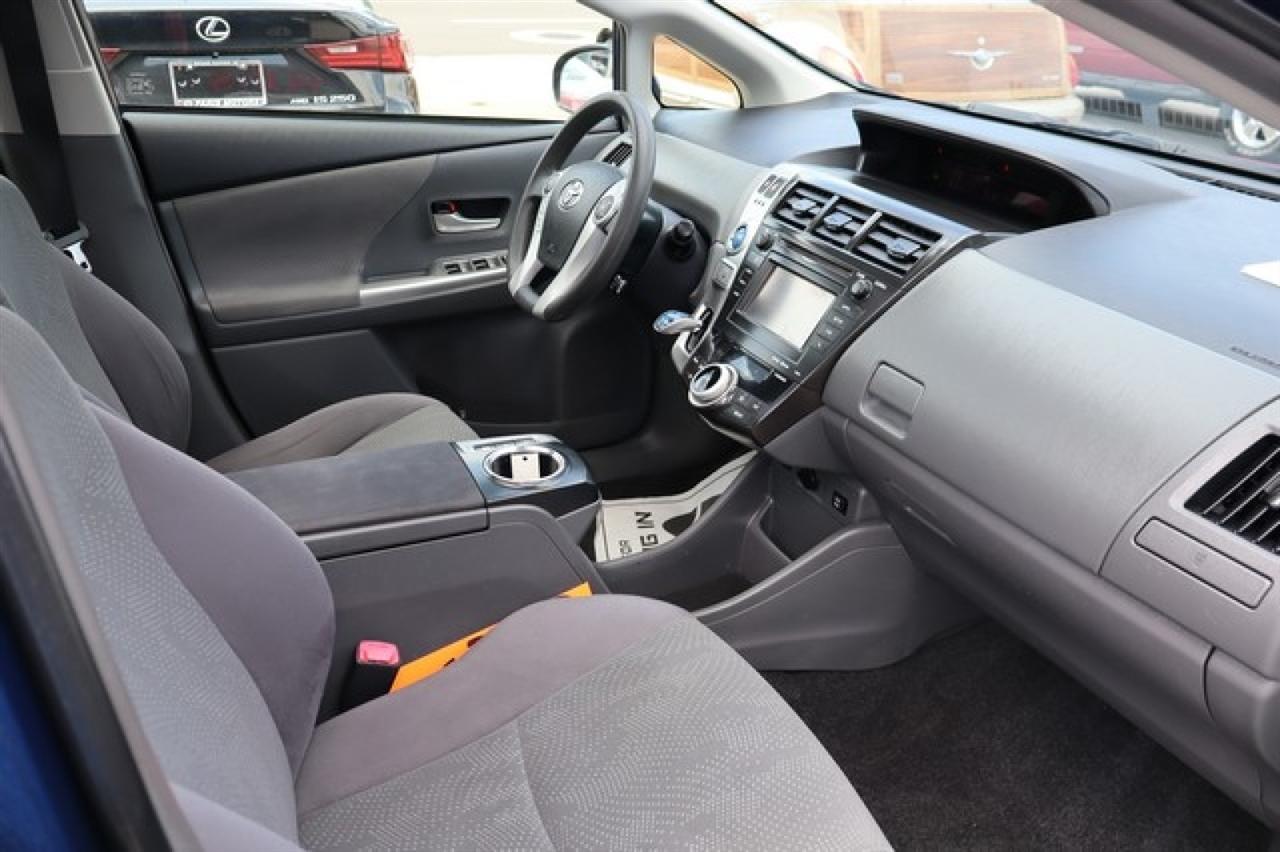 Toyota Prius V  2014