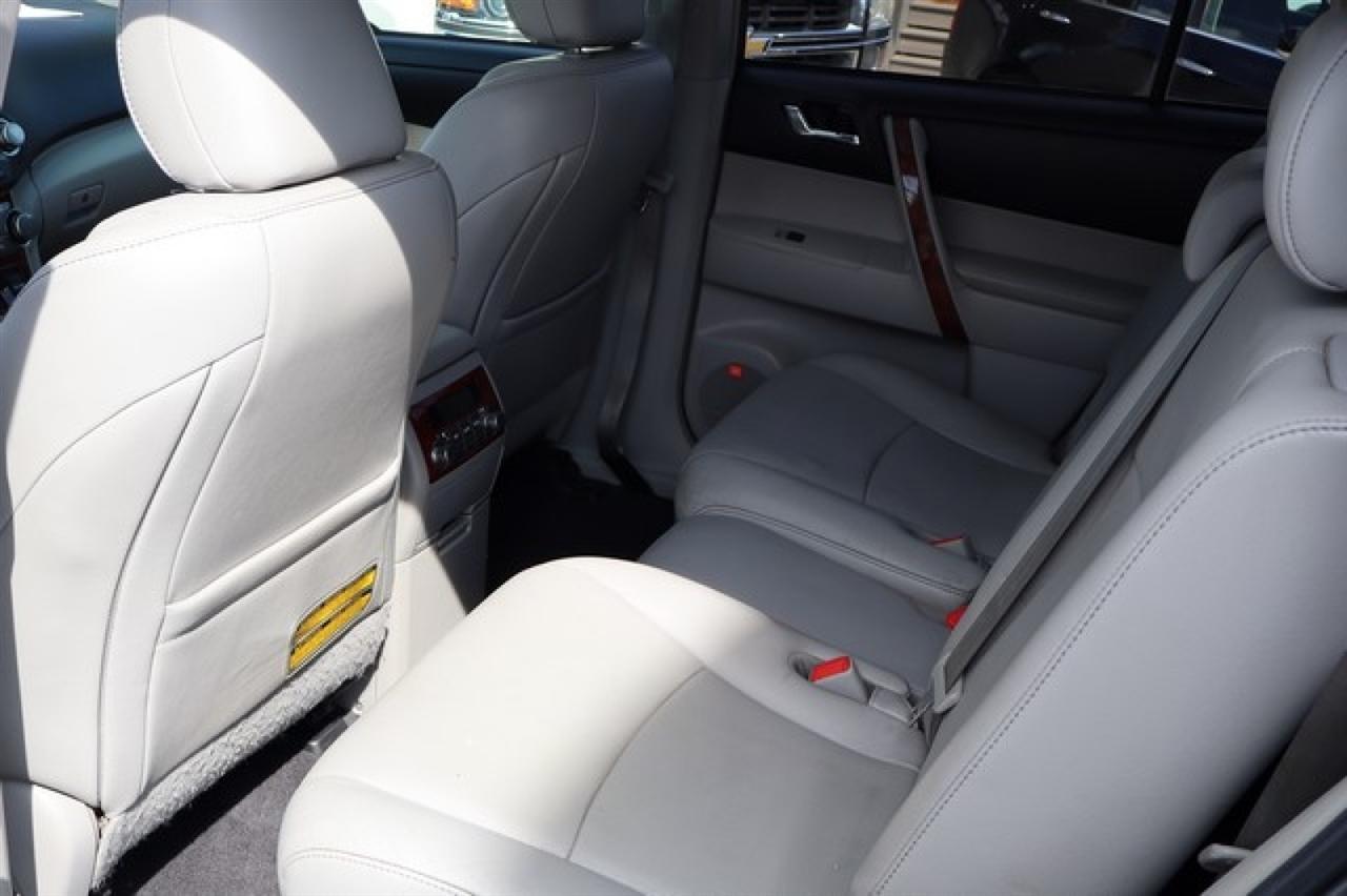 Toyota Highlander  2012