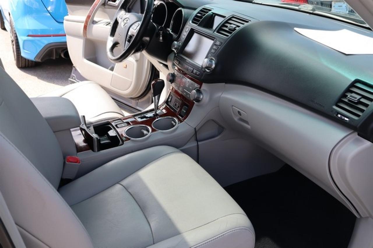 Toyota Highlander  2012