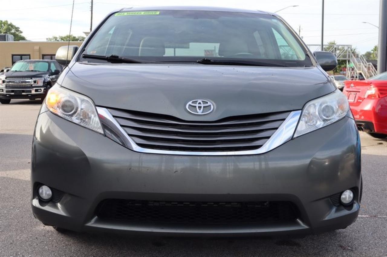 Toyota Sienna  2011