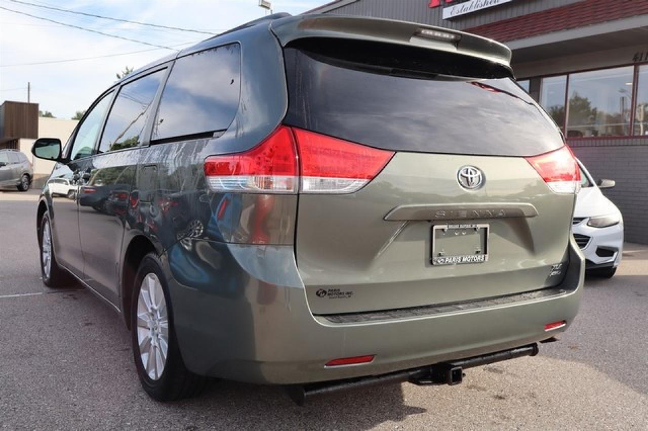 Toyota Sienna  2011