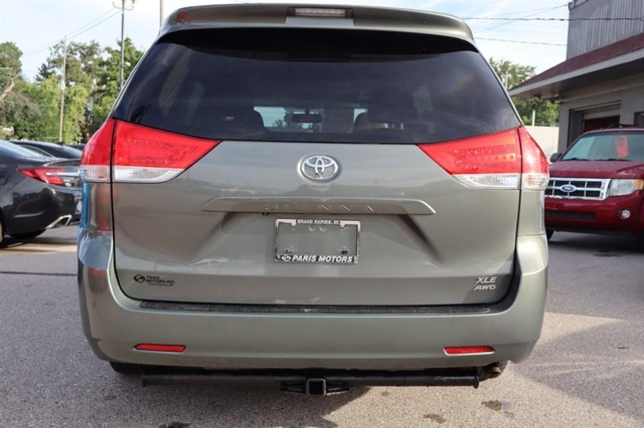 Toyota Sienna  2011