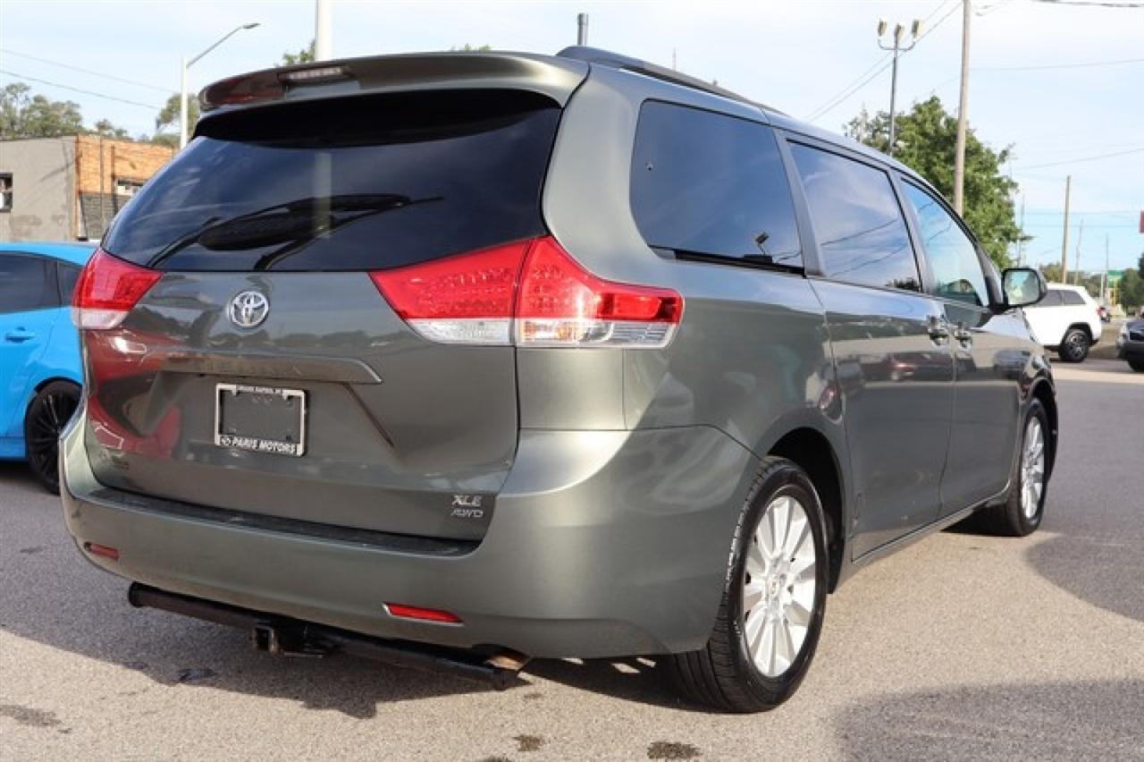 Toyota Sienna  2011