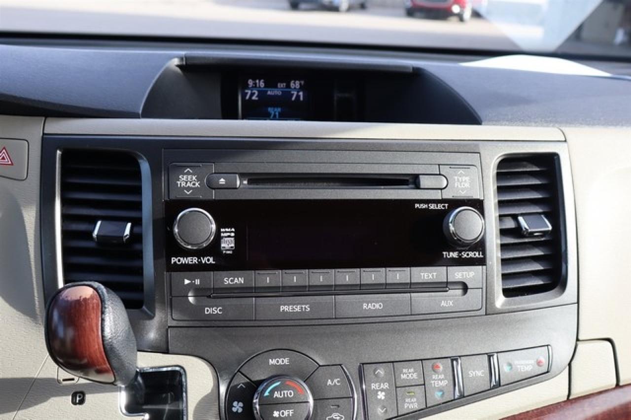 Toyota Sienna  2011