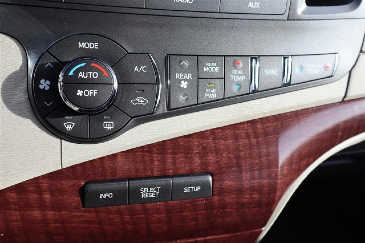 Toyota Sienna  2011