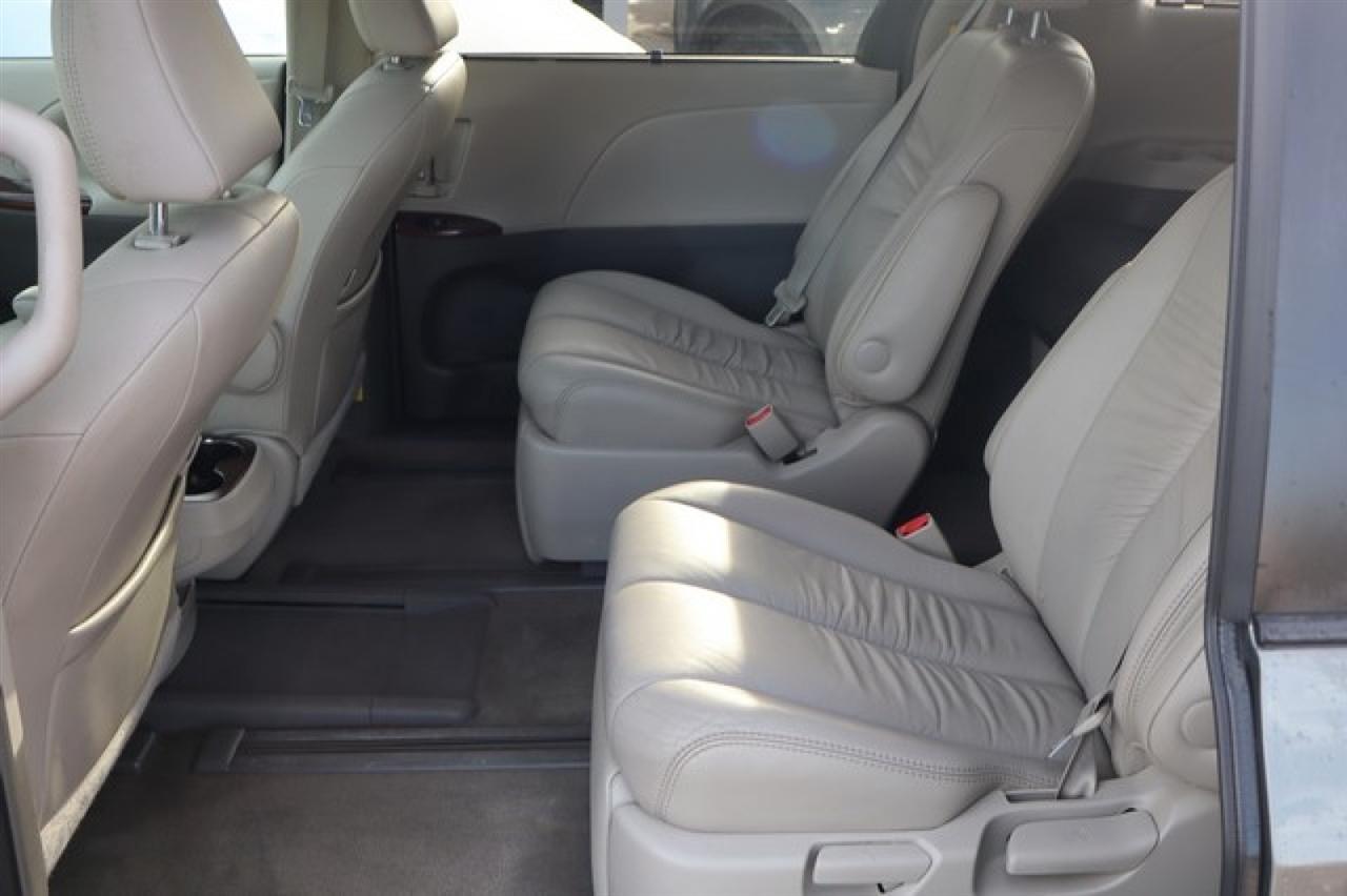 Toyota Sienna  2011