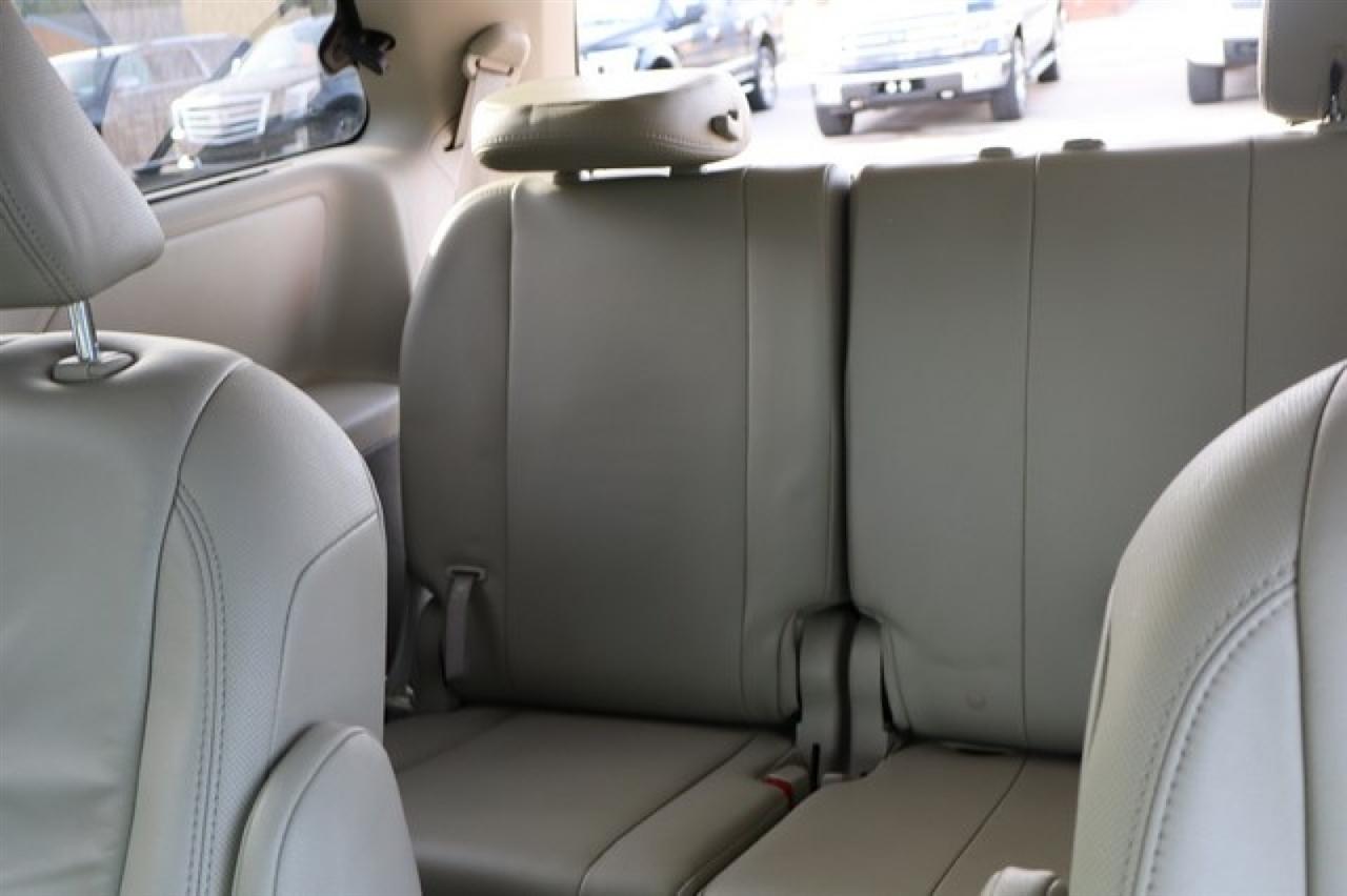 Toyota Sienna  2011