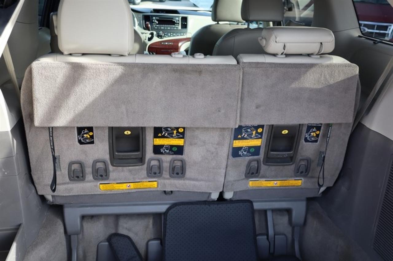 Toyota Sienna  2011