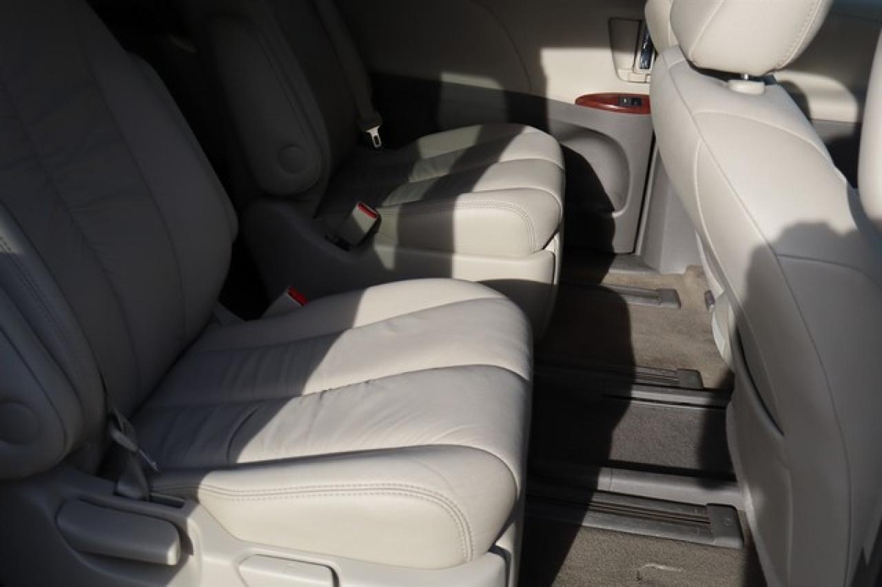 Toyota Sienna  2011