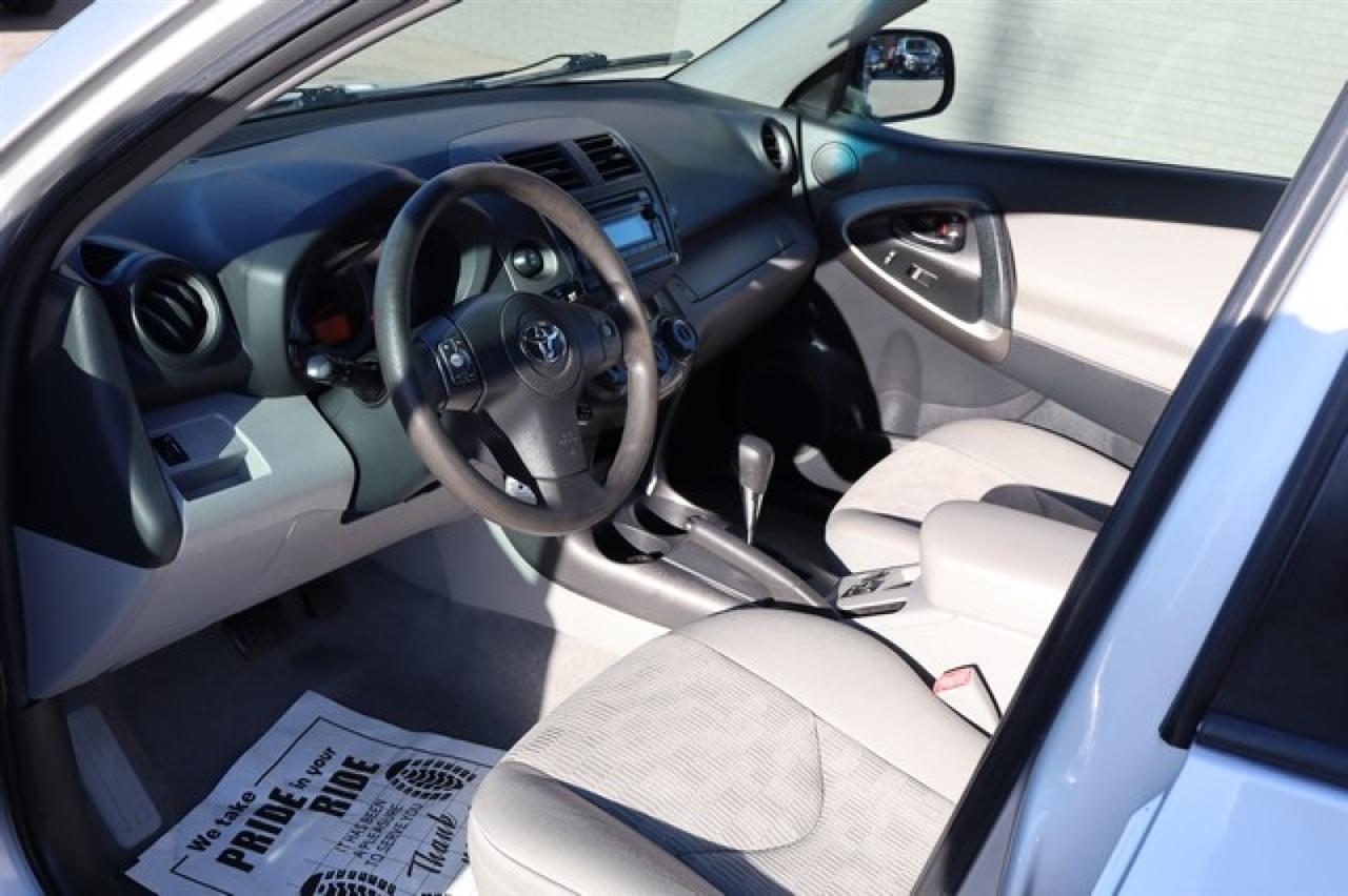 Toyota RAV4  2012