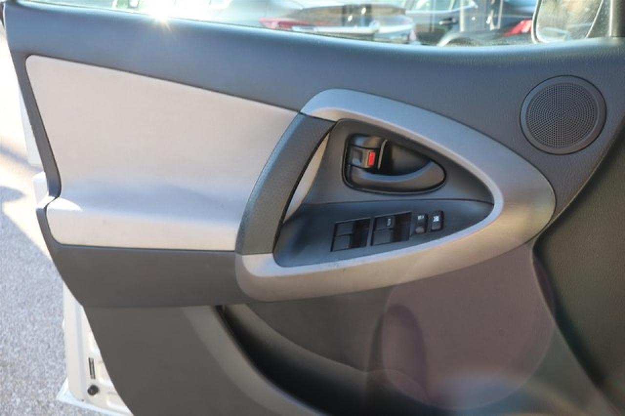 Toyota RAV4  2012