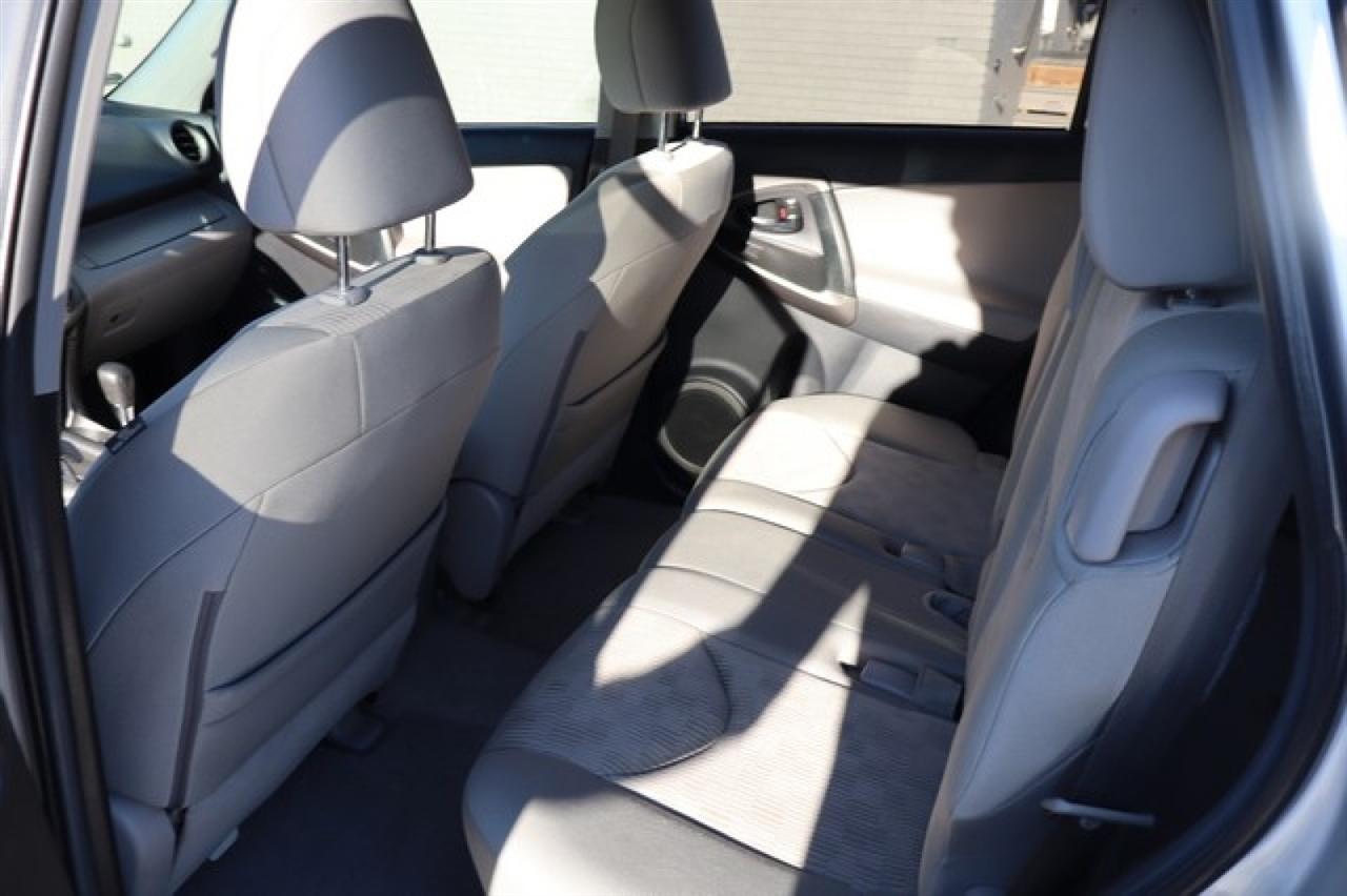Toyota RAV4  2012