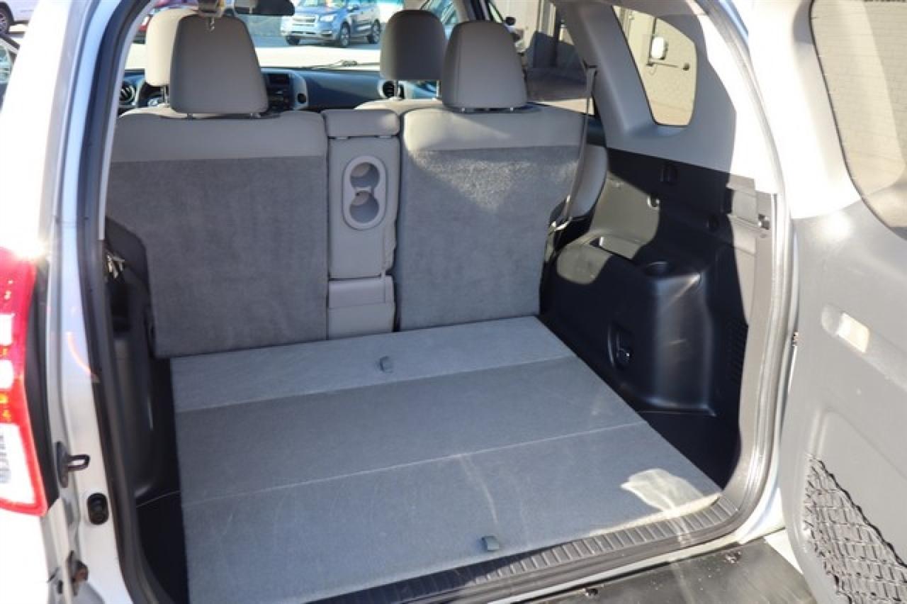 Toyota RAV4  2012
