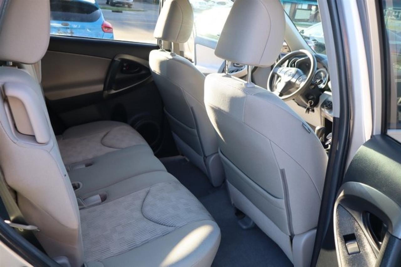 Toyota RAV4  2012