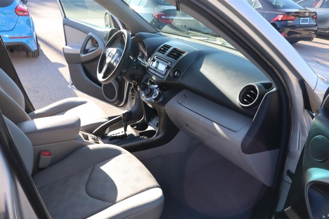 Toyota RAV4  2012