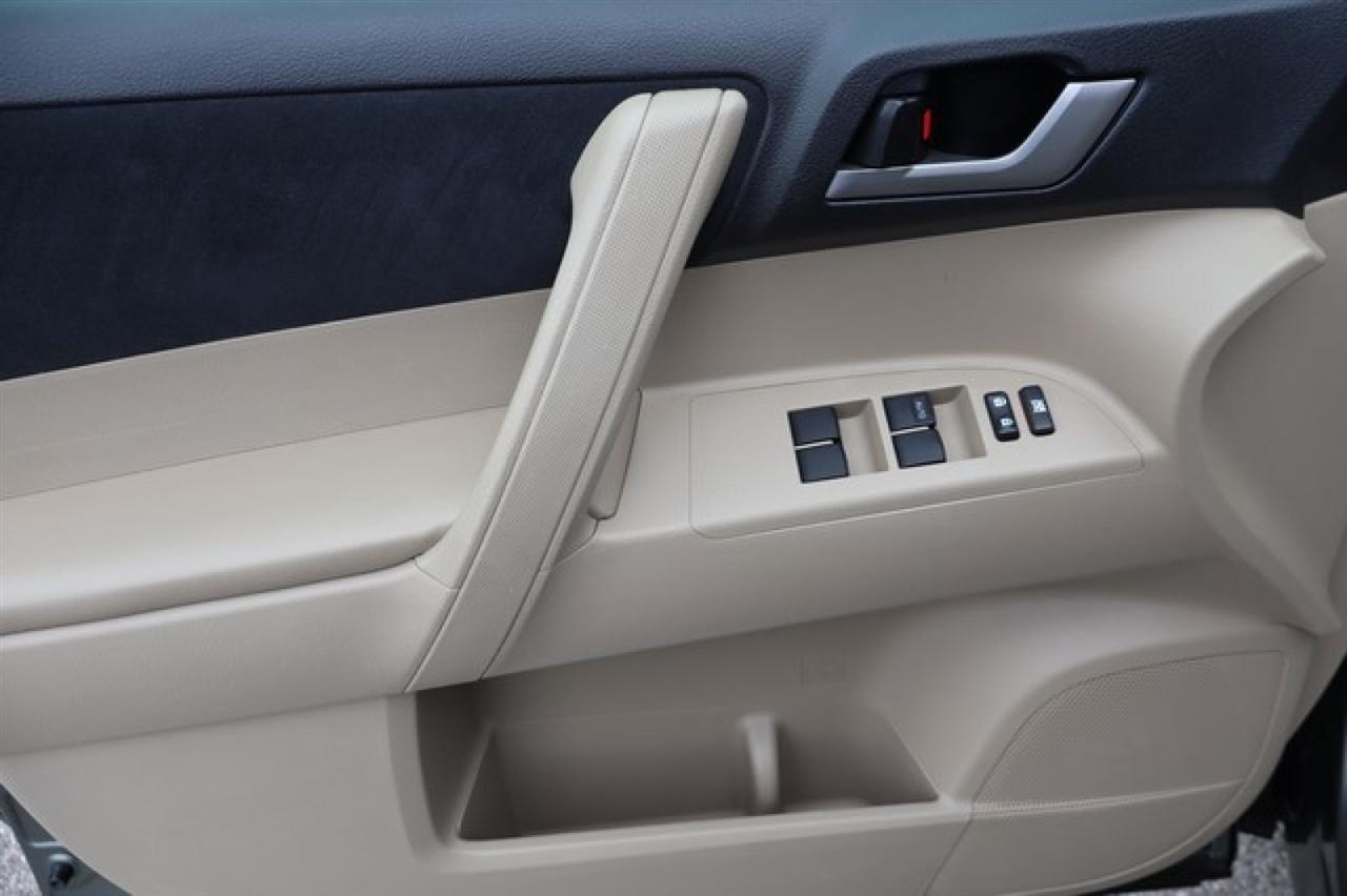 Toyota Highlander  2012