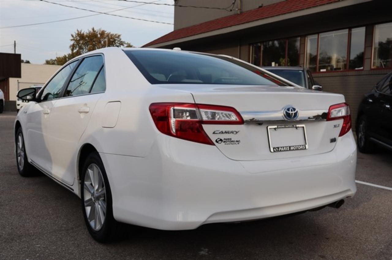 Toyota Camry Hybrid  2012