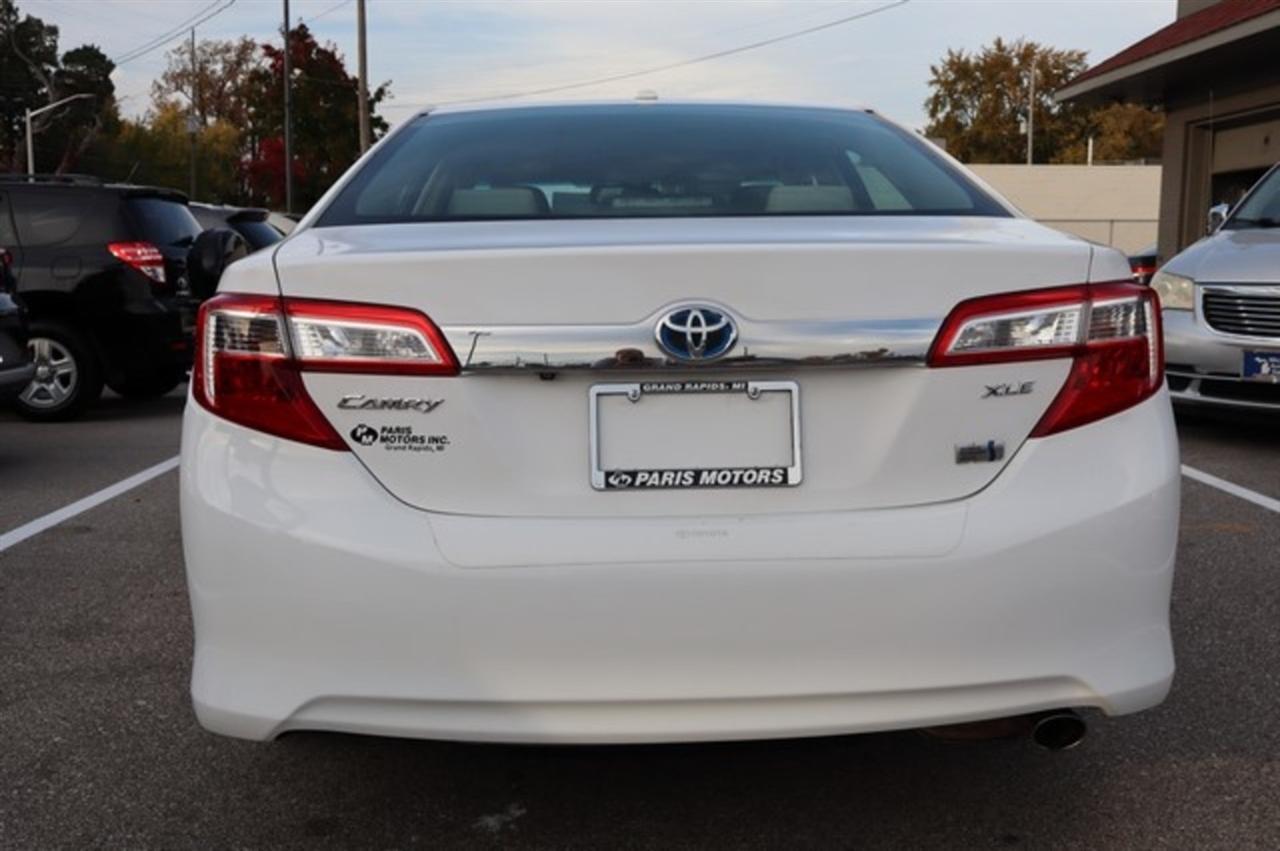 Toyota Camry Hybrid  2012