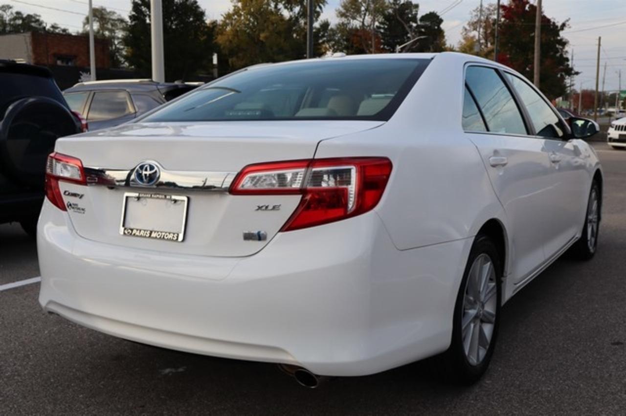 Toyota Camry Hybrid  2012