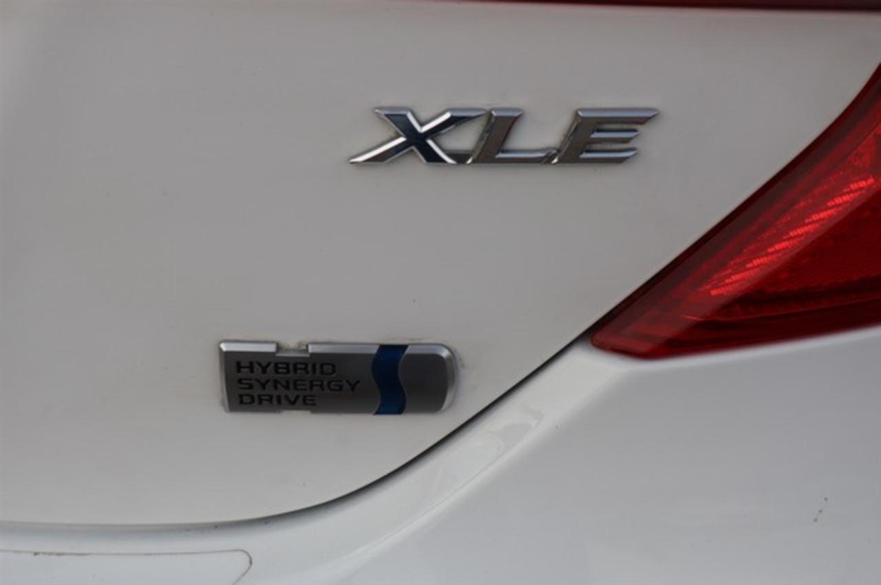 Toyota Camry Hybrid  2012