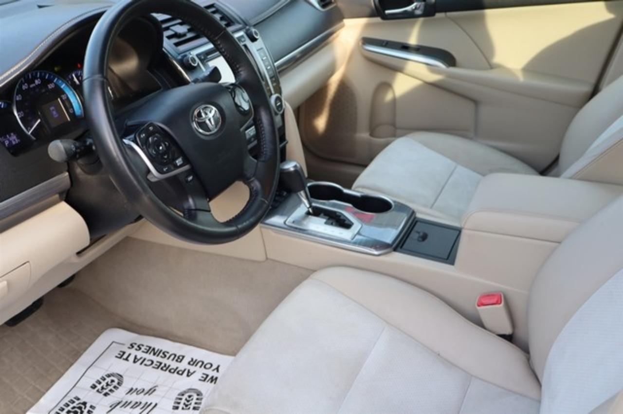 Toyota Camry Hybrid  2012