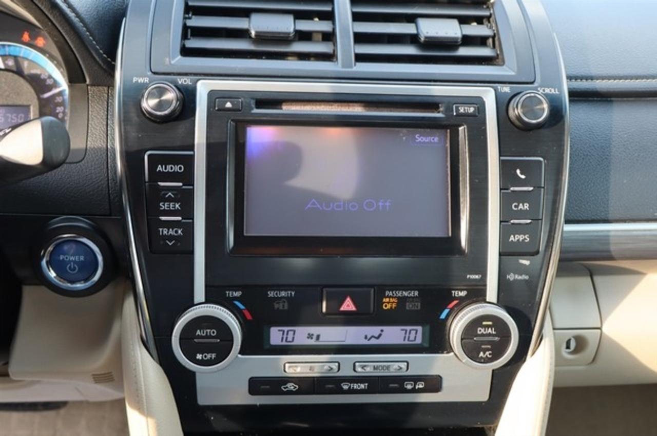 Toyota Camry Hybrid  2012