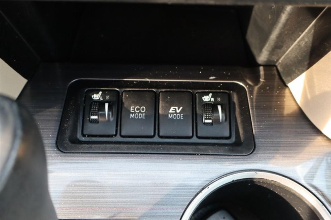 Toyota Camry Hybrid  2012