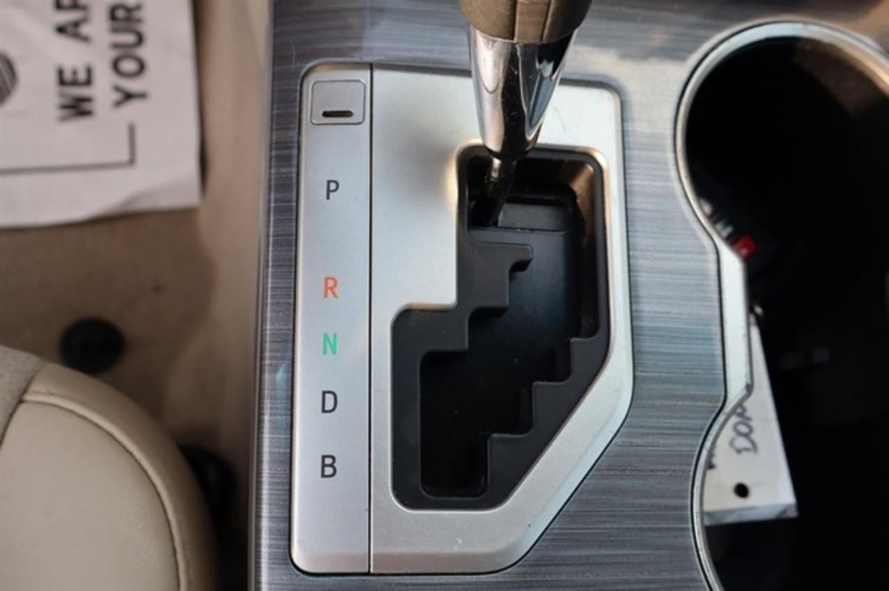 Toyota Camry Hybrid  2012