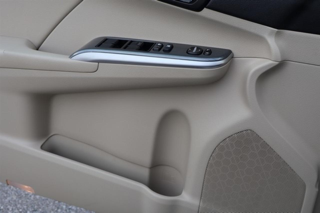 Toyota Camry Hybrid  2012