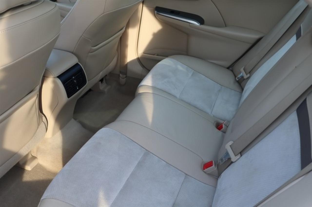 Toyota Camry Hybrid  2012